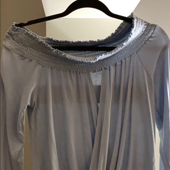 Off The Shoulder Blouse - Picture 2 of 7